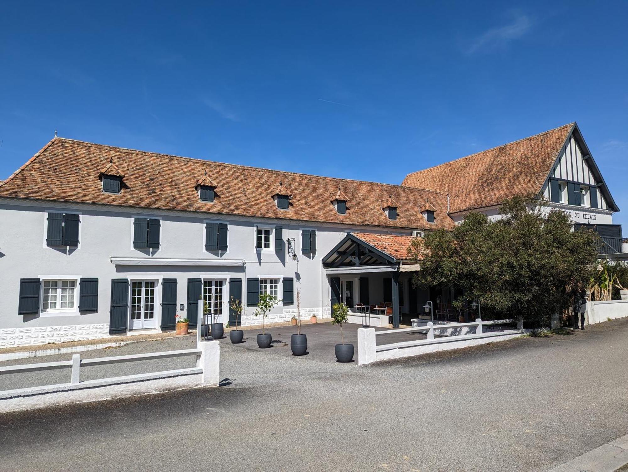 Logis Auberge Du Relais - Hotel & Restaurant Berenx Exterior photo