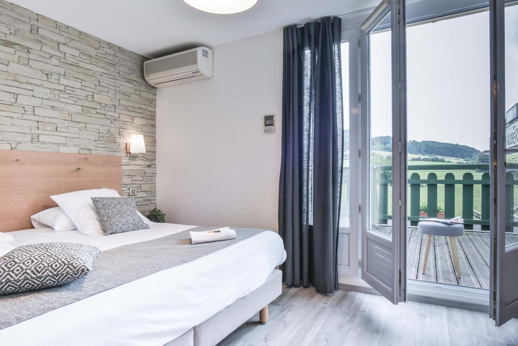 Logis Auberge Du Relais - Hotel & Restaurant Berenx Room photo