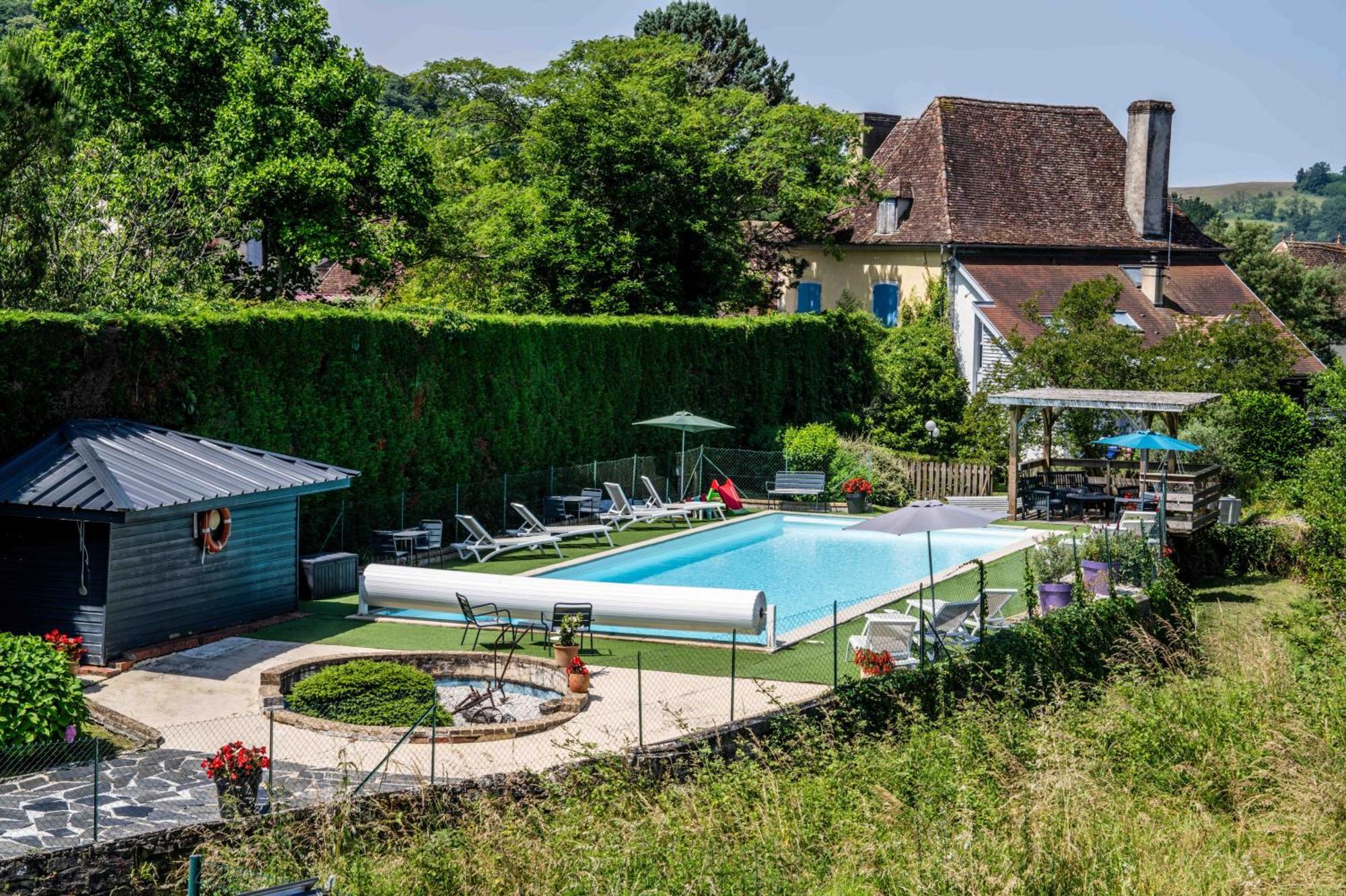 Logis Auberge Du Relais - Hotel & Restaurant Berenx Exterior photo