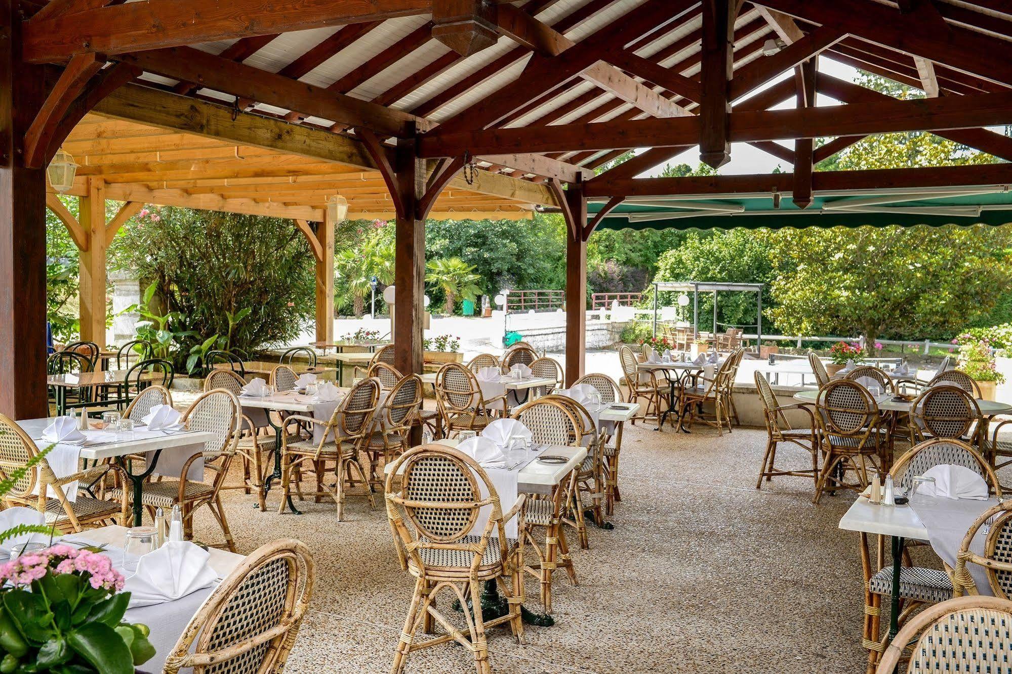 Logis Auberge Du Relais - Hotel & Restaurant Berenx Exterior photo
